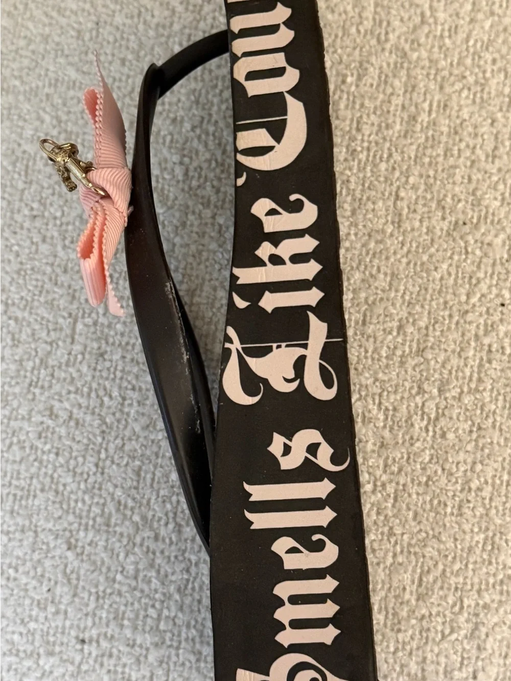 Juicy Couture Wedge Flip Flop with Pink Bow Size 8 - Picture 2 of 4